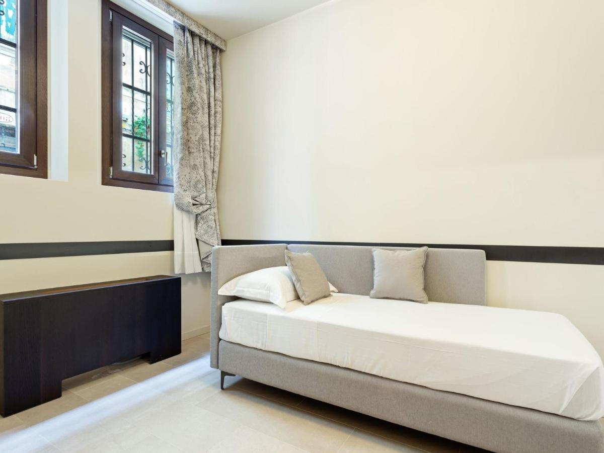 Brand New Boutique In The Heart Of * Venice